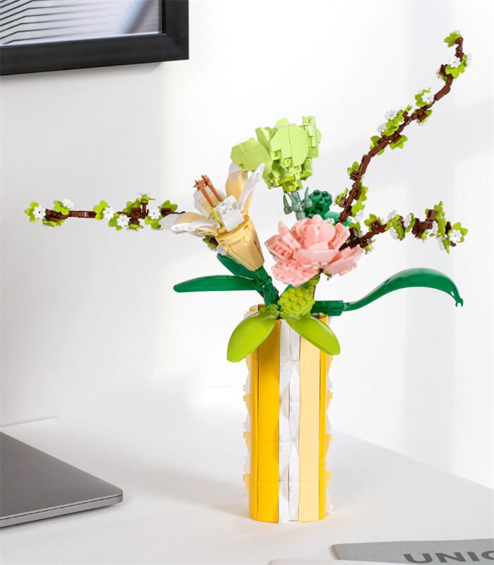 JAKI JK2652 Building Block Bouquet with Vase